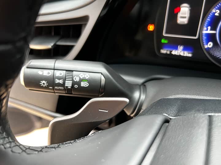 Фото 9 - Lexus ES