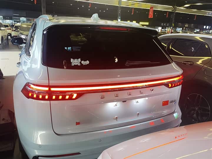 Фото 6 - Geely Monjaro