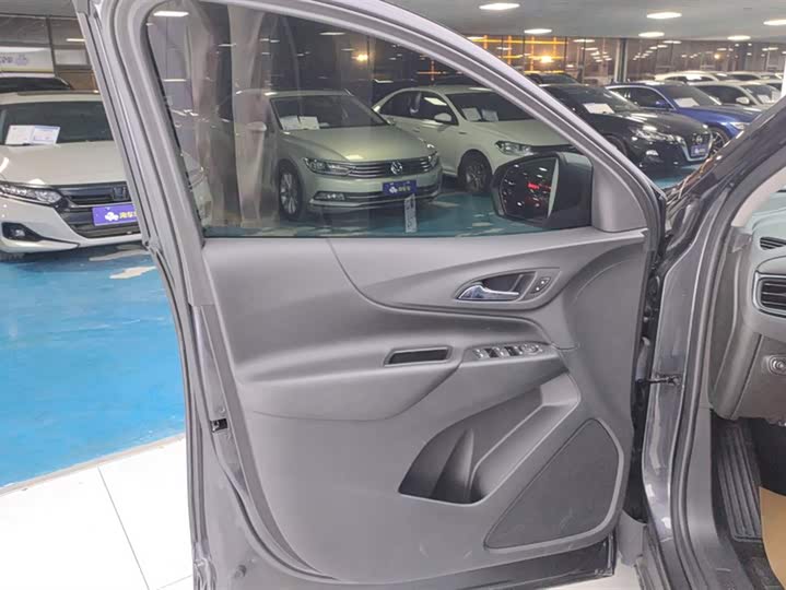 Фото 7 - Chevrolet Equinox