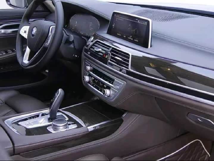 Фото 8 - BMW 7 Series