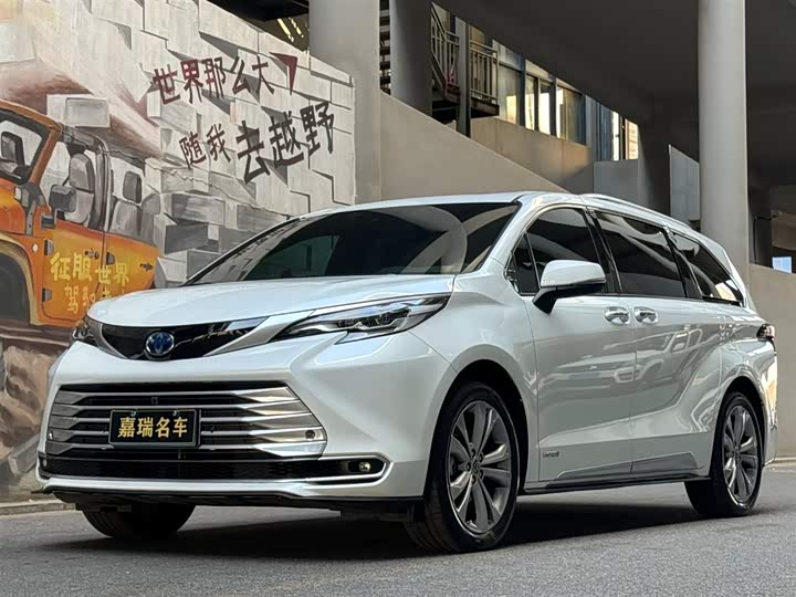 Фото 1 - Toyota Sienna