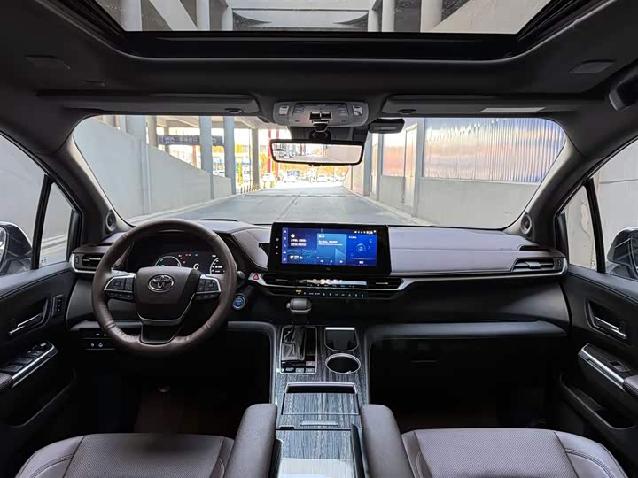 Фото 11 - Toyota Sienna