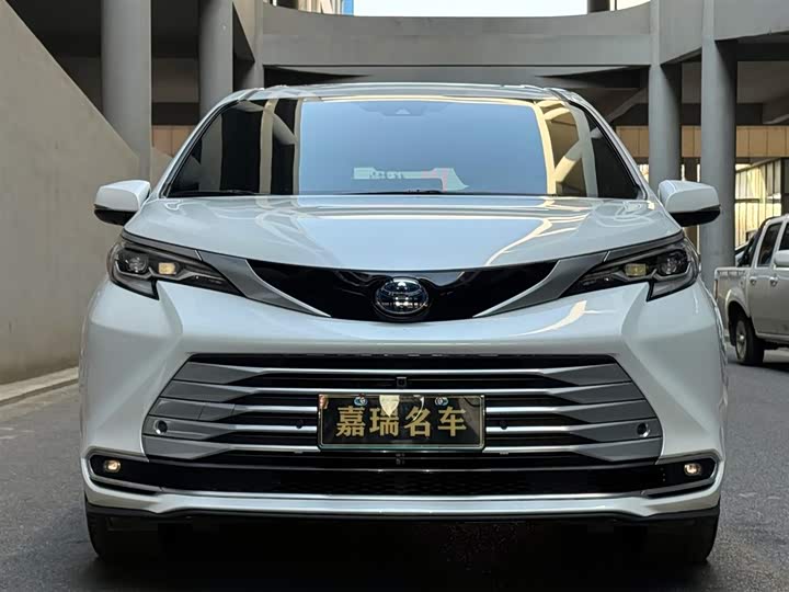 Фото 2 - Toyota Sienna