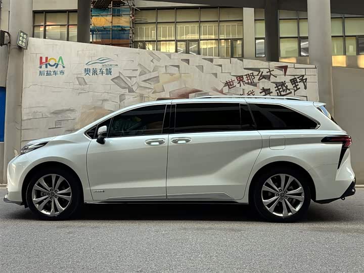 Фото 3 - Toyota Sienna