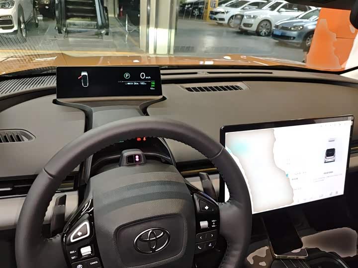 Фото 10 - Toyota bZ5