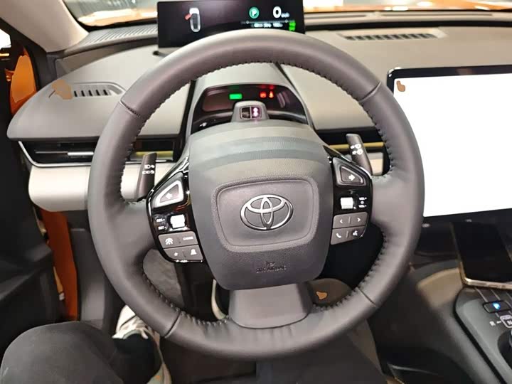 Фото 11 - Toyota bZ5