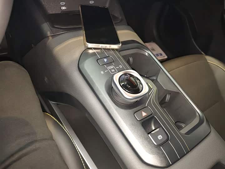 Фото 14 - Toyota bZ5