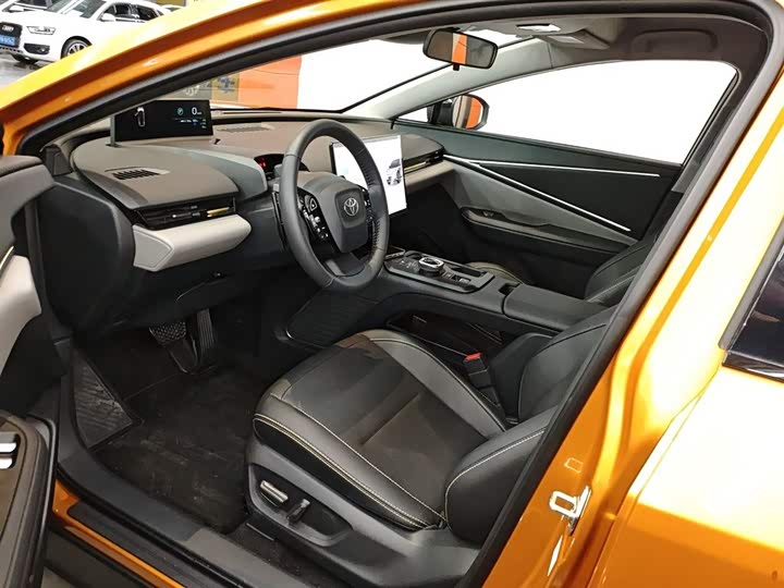 Фото 15 - Toyota bZ5