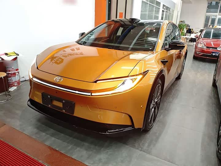 Фото 2 - Toyota bZ5