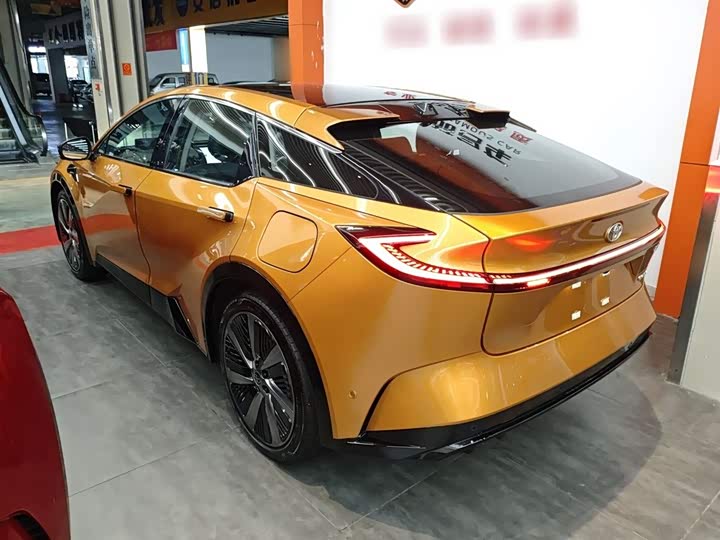 Фото 5 - Toyota bZ5