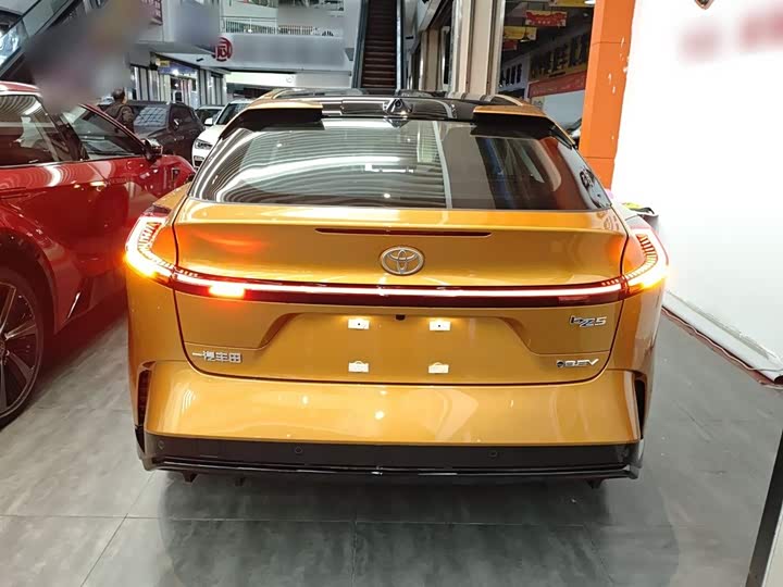 Фото 6 - Toyota bZ5