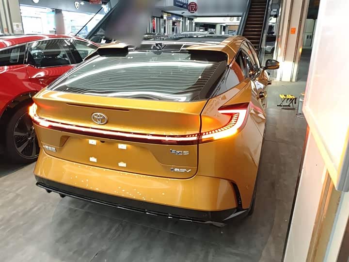 Фото 7 - Toyota bZ5