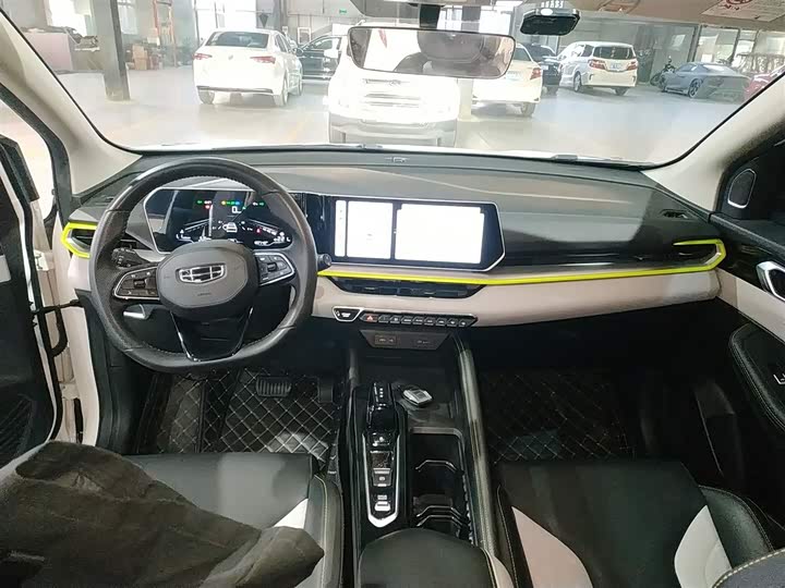 Фото 10 - Geely Coolray