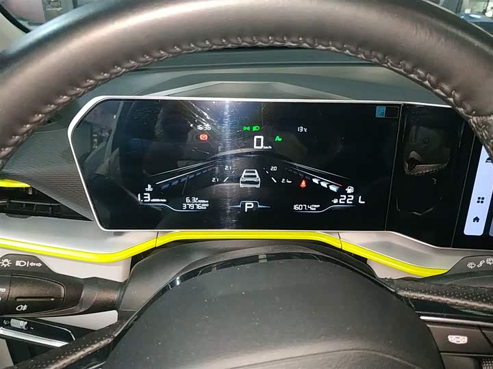 Фото 12 - Geely Coolray