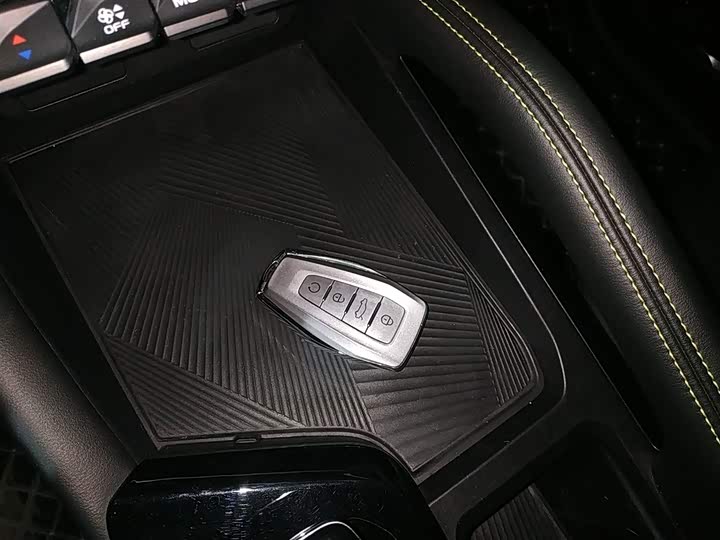 Фото 9 - Geely Coolray