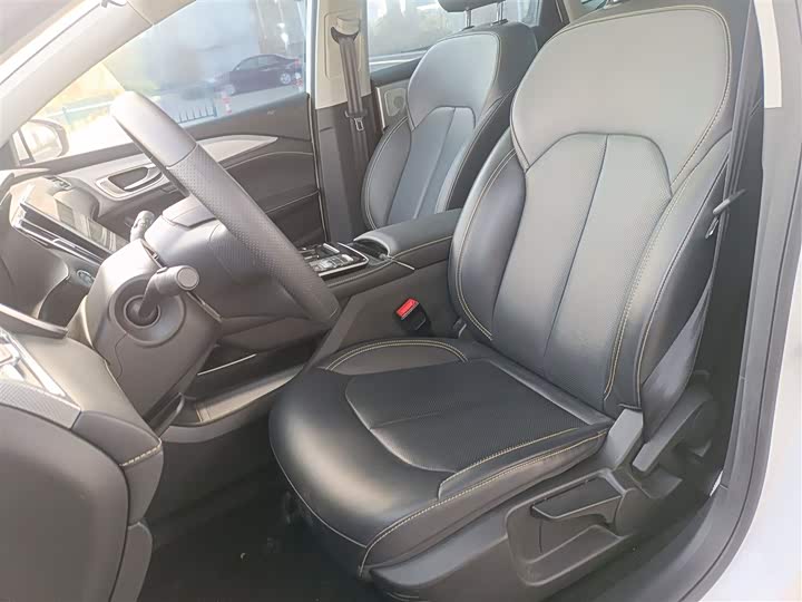 Фото 15 - Roewe i6 Max EV