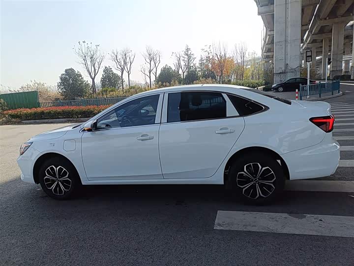 Фото 5 - Roewe i6 Max EV