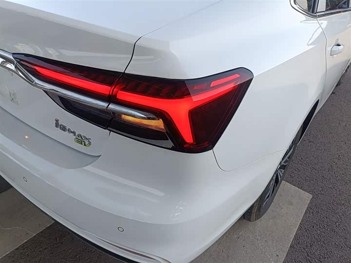 Фото 8 - Roewe i6 Max EV