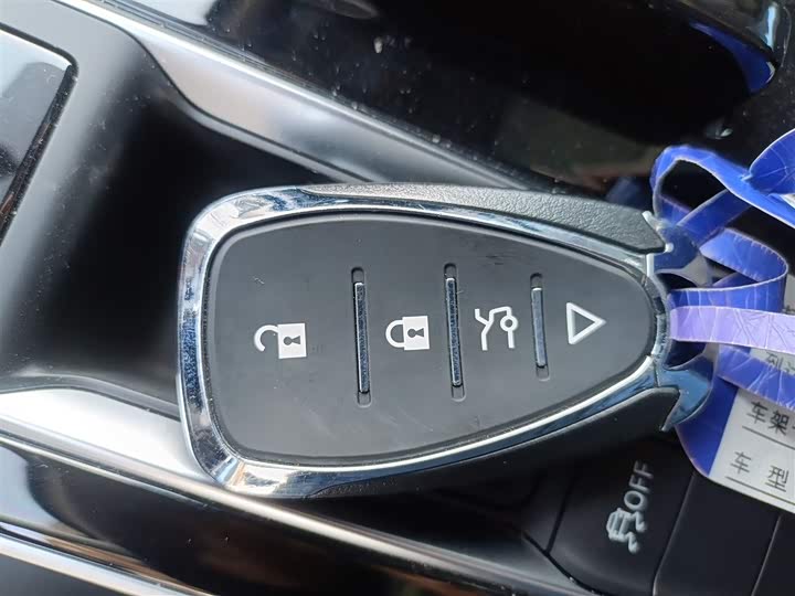 Фото 9 - Roewe i6 Max EV