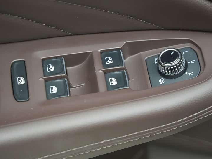 Фото 13 - Volkswagen Phideon