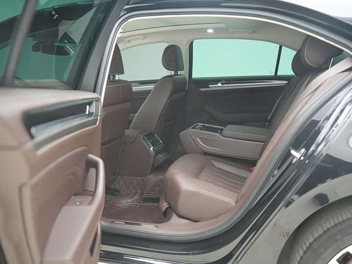 Фото 17 - Volkswagen Phideon