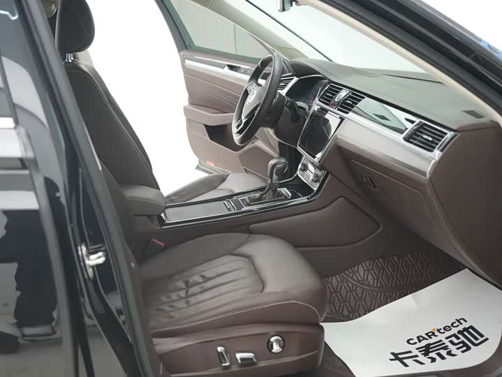 Фото 19 - Volkswagen Phideon