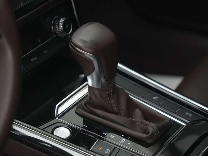 Фото 27 - Volkswagen Phideon