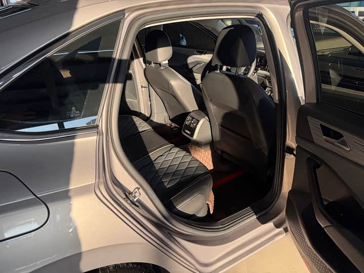 Фото 8 - Volkswagen Sagitar L