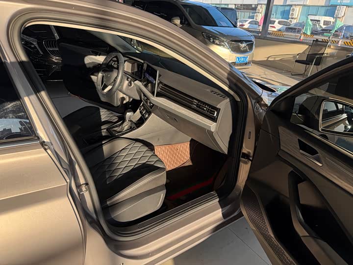 Фото 9 - Volkswagen Sagitar L