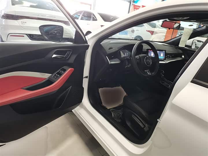 Фото 16 - MG Motor 5