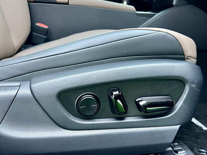 Фото 13 - Lexus ES