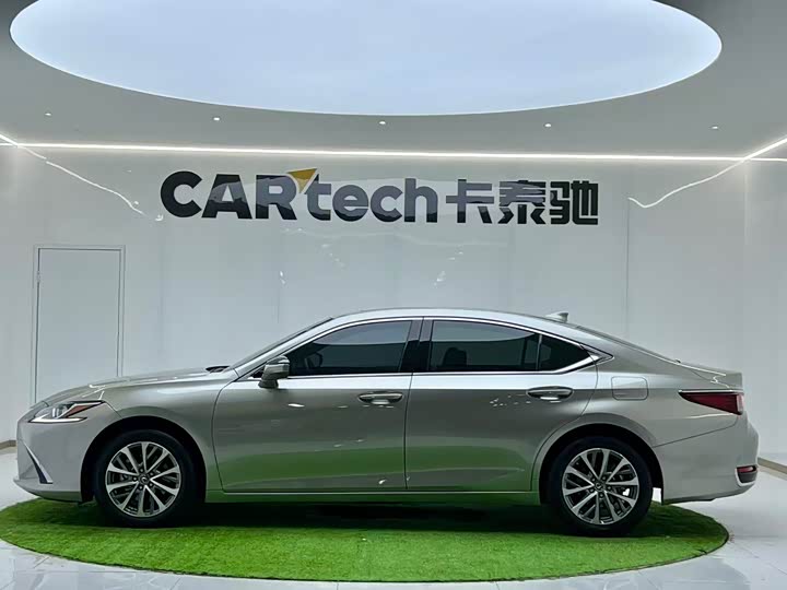 Фото 2 - Lexus ES