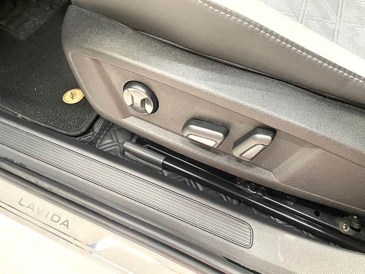 Фото 10 - Volkswagen Lavida