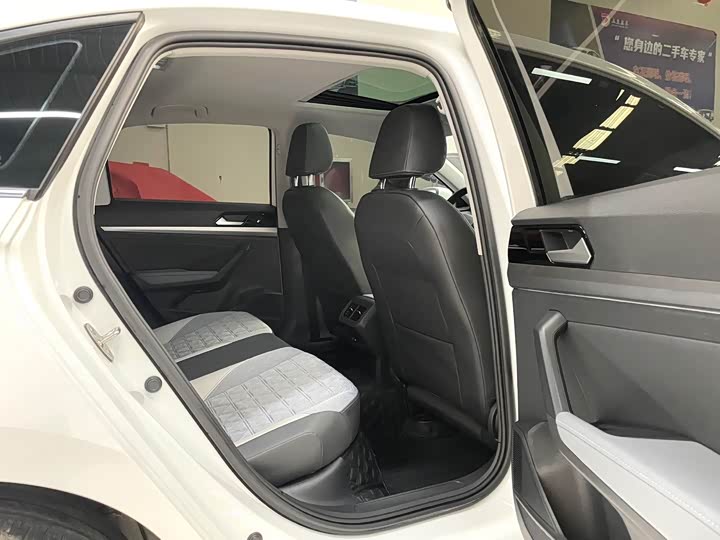 Фото 13 - Volkswagen Lavida