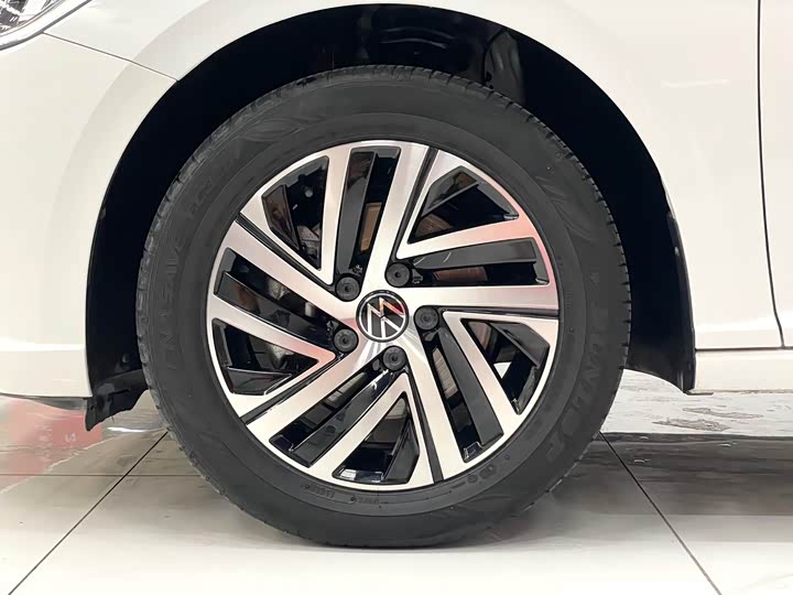 Фото 17 - Volkswagen Lavida