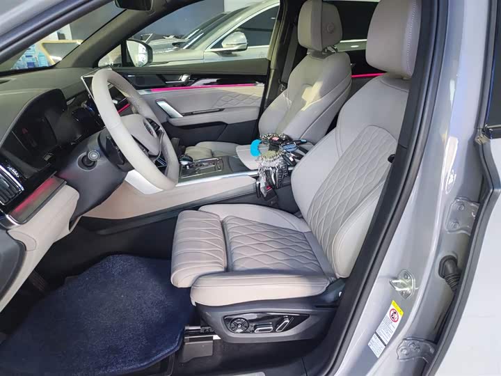 Фото 15 - BYD Tang Hybrid/EV