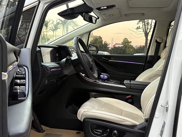 Фото 4 - GAC Trumpchi E9