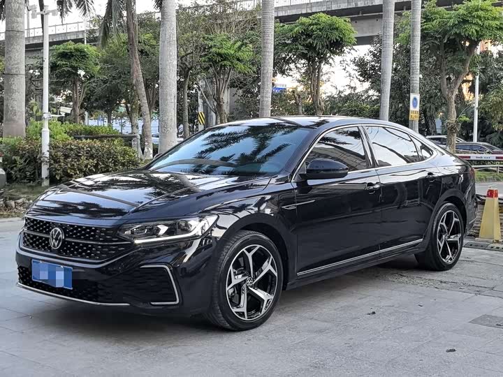 Фото 1 - Volkswagen Passat