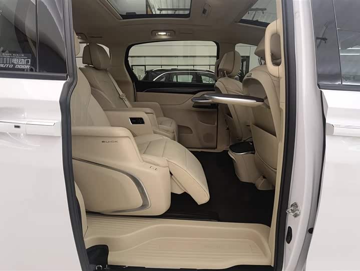 Фото 13 - Buick GL8 ES