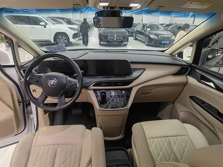 Фото 8 - Buick GL8 ES