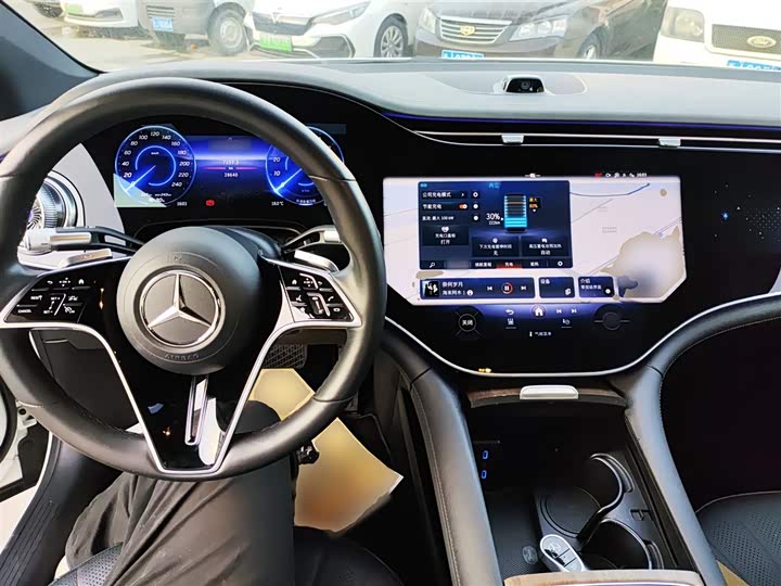 Фото 10 - Mercedes-Benz EQS