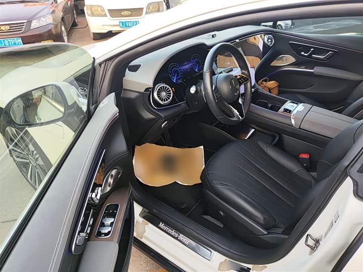 Фото 16 - Mercedes-Benz EQS