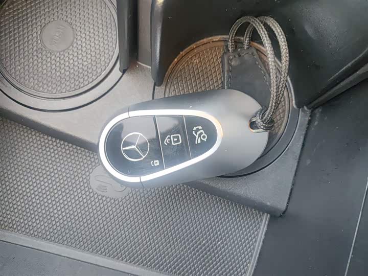 Фото 9 - Mercedes-Benz EQS