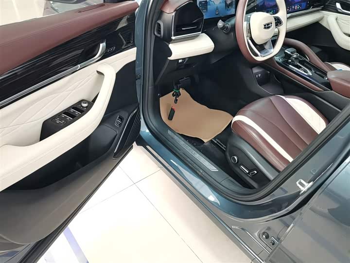 Фото 16 - Geely Monjaro