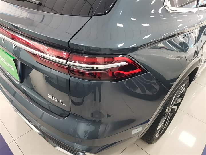 Фото 8 - Geely Monjaro