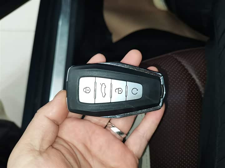 Фото 9 - Geely Monjaro