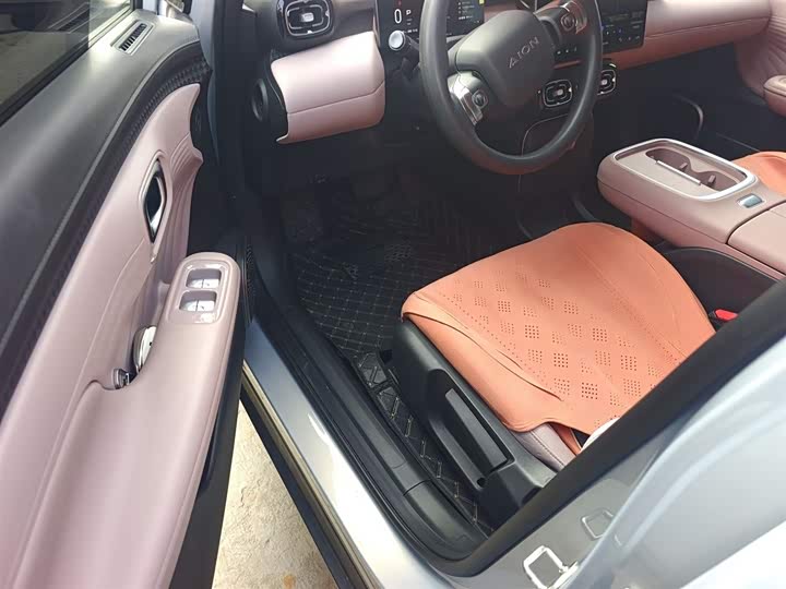 Фото 15 - GAC Aion UT