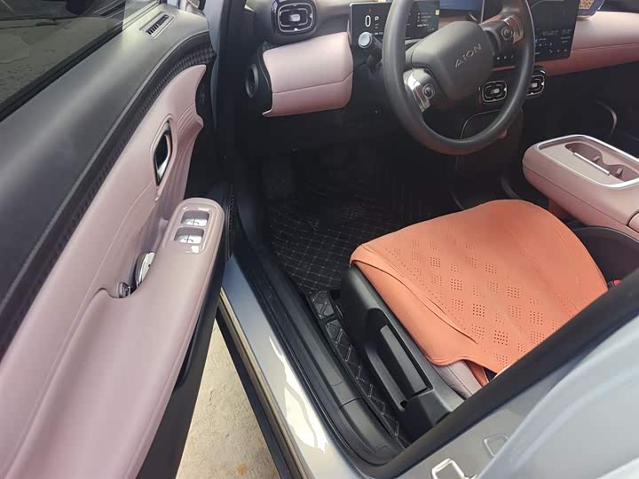 Фото 16 - GAC Aion UT