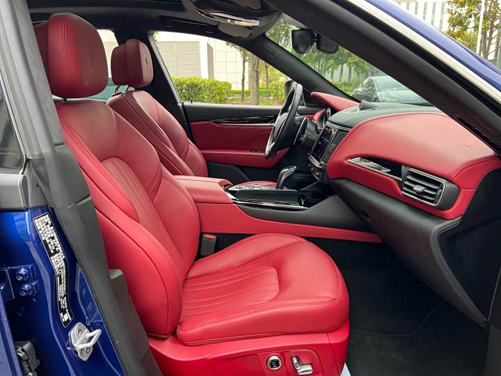 Фото 12 - Maserati Levante