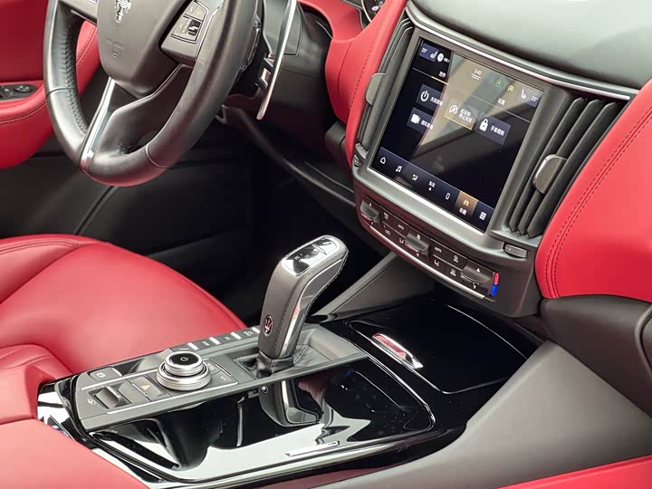 Фото 13 - Maserati Levante